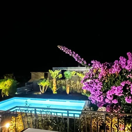 아파트 Cozy In With Outdoor Swimming Pool *