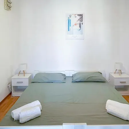 아파트 Cozy In With Outdoor Swimming Pool 풀라